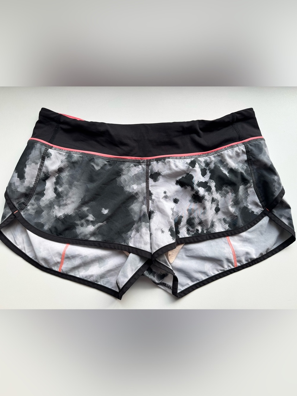 Lululemon Speed Short Blooming Pixie Size 8